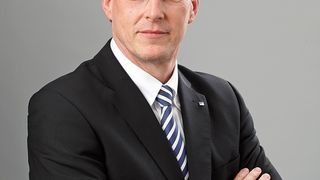 Manfred Stern, Europageschäftsführer der Yaskawa Europe GmbH: „Zehn Jahre wartungsfreier Betrieb ist die Vorgabe, die unsere Entwicklungsingenieure beim Design von Umrichtern zu erfüllen haben.“ (Bild: Yaskawa)