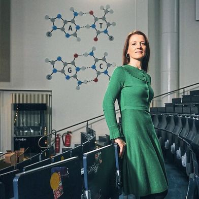 Olivia Merkel, Lehrstuhlinhaberin für Drug Delivery im Department für Pharmazie der LMU und Co-Sprecherin des Cluster for Nucleic Acid Therapeutics Munich (CNATM) (Bild: Ludwig-Maximilians-Universität München)