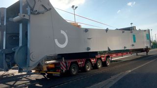 Anfang Mai lieferte Konecranes den Hafenkran nach Süditalien, im Juni soll er in Betrieb genommen werden. (Konecranes)