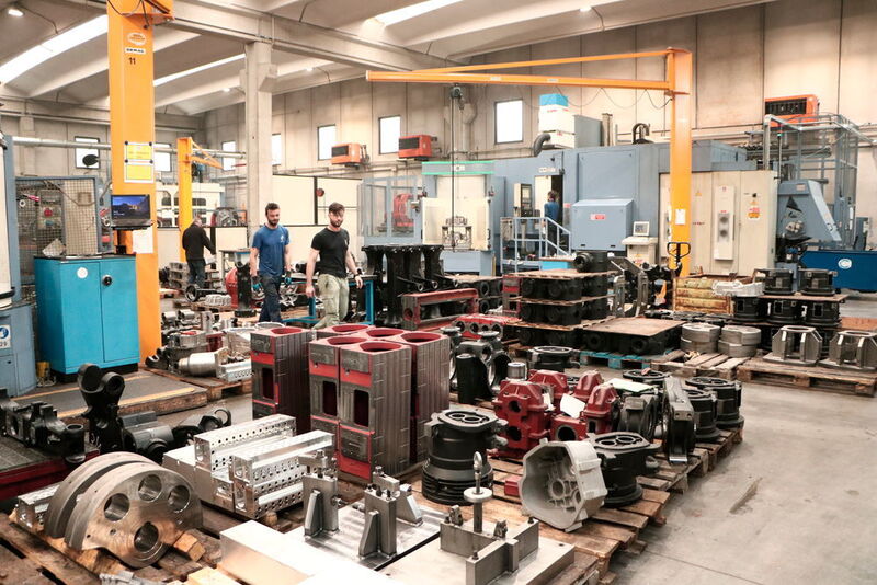 Im Werk bei MCM-Kunden Meccanica Ponte Chiese, einem Familienbetrieb mit über 40 Jahre Erfahrung im Bereich der mechanischen Bearbeitung.  (Sonnenberg)