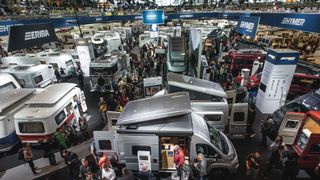 Wohnmobile und zuletzt auch verstärkt Wohnwagen stehen bei den Deutschen hoch im Kurs. (Bild: Landesmesse Stuttgart GmbH)