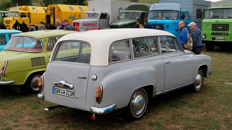 Wartburg 311/9 Kombi, zweitürig und mit Rundheck. Heute ein Fahrzeug mit Seltenheitswert. (Bild: Diehl)