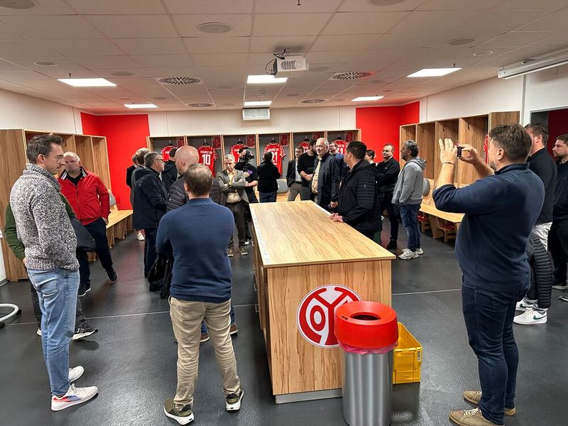 In der Mainz05 Umkleidekabine gibt es keine Displays. (Bild: Vogel IT-Medien)
