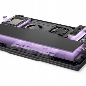 Das leichte 14-Zoll-Notebook lässt sich laut Lenovo besonders einfach reparieren. Auch die USB-C-Ports sind austauschbar.(Bild:  Lenovo)