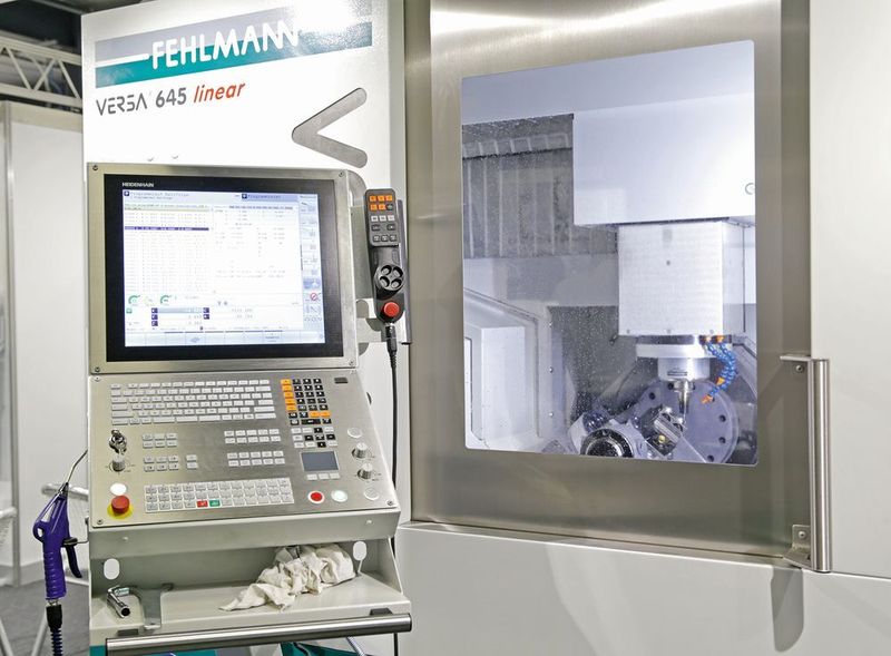 Einfache bis komplexe Präzisionsteile hochdynamisch und präzise bearbeiten mit dem 5-Achs Bearbeitungszenter in Portalbauweise Fehlmann Versa 645 linear.  (Anne Richter, SMM)