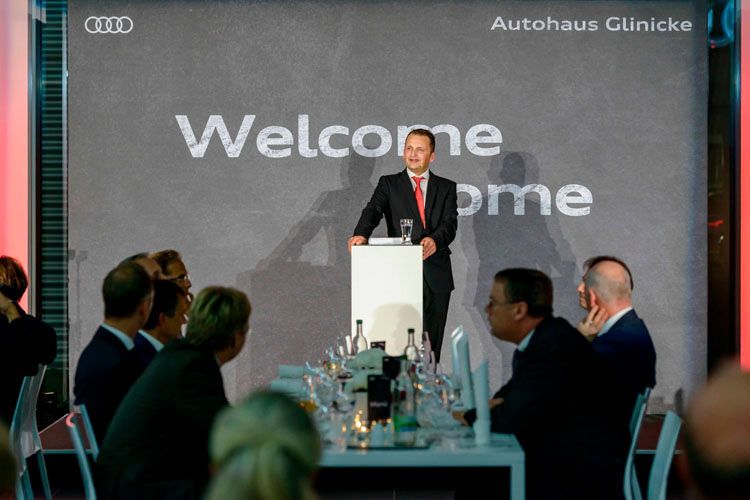Standort-Chef Michael Pickel begrüßte die rund 150 geladenen Gäste. (Foto: Glinicke)
