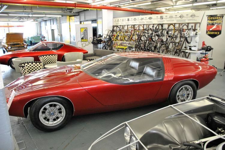 Die Stylingstudie CD präsentierte Opel auf der IAA 1969. Sie stand für eine kraftvolle Vision eines Luxus-Coupés. Als Antrieb dient der 5,4-Liter-V8 des Diplomat.  (Dominsky)