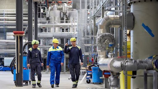 Die größte Anlage für chemisches Recycling betreibt das norwegische Unternehmen Quantafuel in Dänemark.(Bild:  Mikkel Berg Pedersen - Quantafuel)