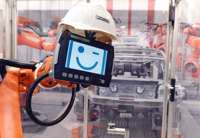 I love robots: Der einstige Jobkiller entwickelt sich als Assistenzsystem zunehmend zum nützlichen Helfer des Menschen in der Produktion. (Bild: Deutsche Messe)