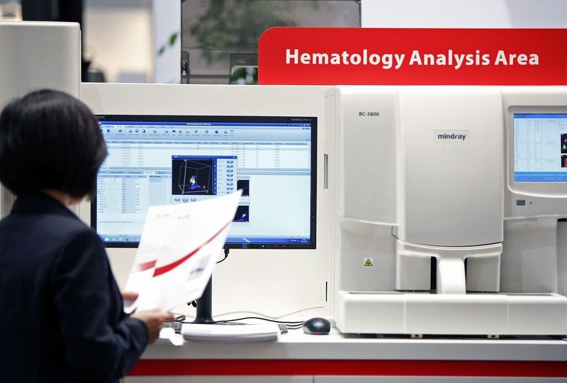 Es ist ganz gleich, ob es um die Diagnose von Virus-Infektionen oder Krebserkrankungen geht, die Zahl der als Krankheitsindikatoren identifizierten Biomarker wird immer größer und damit stehen auch immer mehr Tests für die Analysegeräte der Labormedizin zur Verfügung. (Bild: Messe Düsseldorf/Constanze Tillmann)