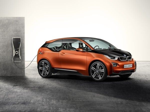 Das BMW i3 Concept Coupé ist das erste vollständig vernetzte Elektrofahrzeug der Welt (Bild: BMW Group)