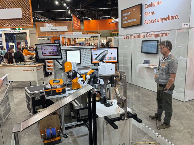 Weidmüller auf der SPS: Robotik, die sich dem Arbeitsplatz anpasst - und nicht umgekehrt. (Bild: MC/VCG)