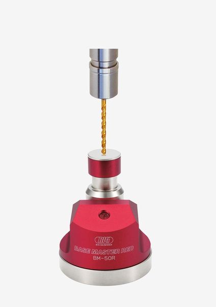 Der Base Master Red, kompakter Präzisions­messtaster zur schnellen Bestimmung von Werkstückversatz und Werkzeuglänge und für äusserst genaue Ergebnisse.  (Big Kaiser)