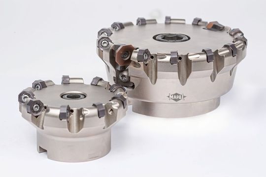Der «Neomill-16-Finish» ist laut dem Hersteller einzigartig und absolut prozesssicher. Er kombiniert eine 16-schneidige Vorbearbeitungsschneide (ONMU05) mit einer achtschneidigen Wendeschneidplatte zum Schlichten von Stahl- und Gusswerkstoffen. Der «Neomill-16-Face» steht für eine effiziente Vorbearbeitung.(Bild:  Mapal)