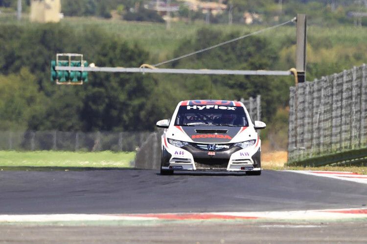 Die im Windkanal erprobte Karosserie des Honda-Sportlers zeichnet sich durch eine verlängerte Front- und Heckschürze sowie optimale aerodynamische Eigenschaften mit einem extrem niedrigen cw-Wert aus. (Foto: Honda)