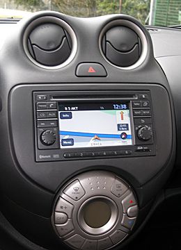 Die verschiedenen Funktionen hat Nissan in einer Bedieninsel in der Mitte des Cockpits angeordnet. (Grimm)