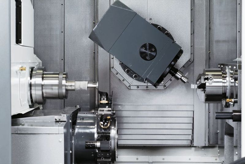 Bild 3: Arbeitsraum des Dreh-Fräszentrums Super NTMX mit Haupt- und Gegenspindel. Bild: Hommel (Archiv: Vogel Business Media)