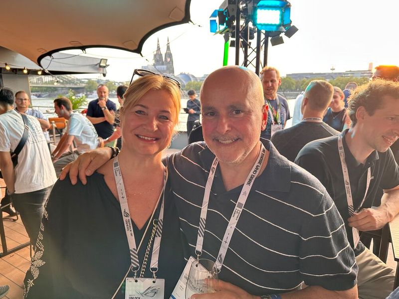 Daniela Bemelmans-Leventic (S&K) mit dem Mann, der Microsoft ewig treu bleiben wird: Silvan Tatzel. (Bild: Vogel IT-Medien GmbH)