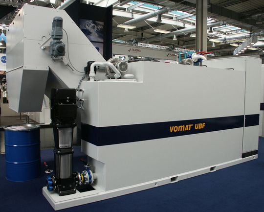 The Vomat UBF vacuum belt filter is optimally suited for filtering oils and emulsions as well as water-soluble media contaminated with steel, HSS, binders or grinding wheel particles. The Vomat UBF vacuum belt filter is optimally suited for filtering oils and emulsions as well as water-soluble media contaminated with steel, HSS, binders or grinding wheel particles.