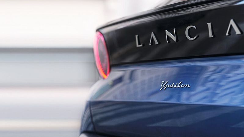 In Italien ist der neue Lancia Ypsilon als Mild-Hybrid ab 24.000 Euro zu haben.(Bild:  Stellantis)