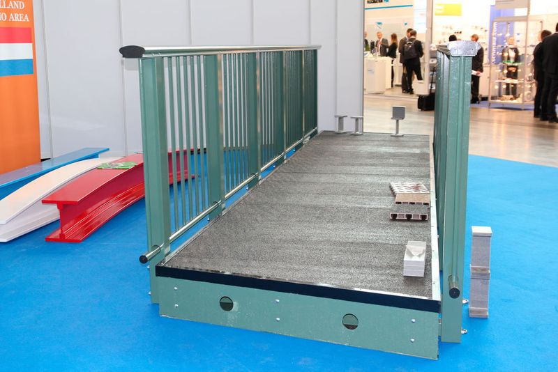 Und weiter geht der Rundgang durch die Hallen der Composites Europe 2015... (Bild: Königsreuther)