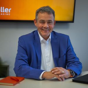 Michael Nemeth, Director PrePackaging: „Mit dem erweiterten Service überbrücken Pharmahersteller Engpässe und legen nur noch ihr Medikament in die Verpackung ein.“(Bild:  Faller Packaging)