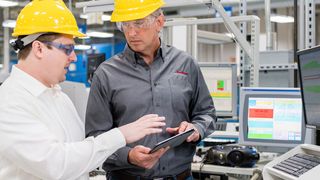 Die neue Connected-Workforce-Lösung stellt digitale Tools für Mitarbeitende bereit.. (Bild: Rockwell Automation)