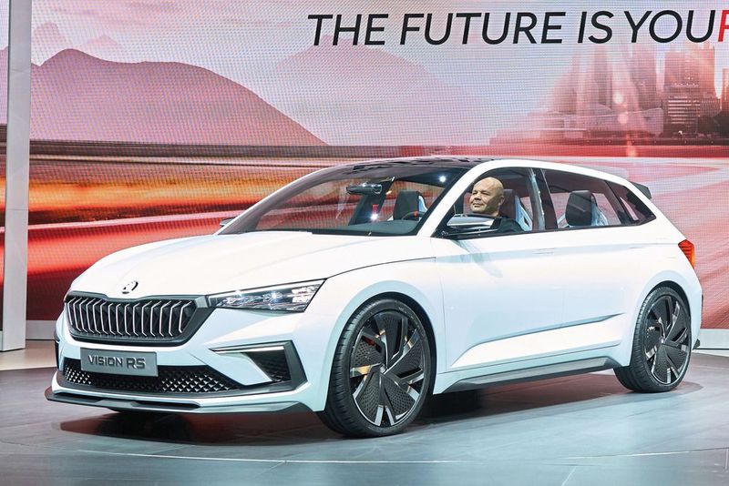 Das Modell leitet sich ab von der Studie Skoda Vision RS, die die Tschechen auf dem Autosalon in Paris vorgestellt hatten. (Bild:Skoda)