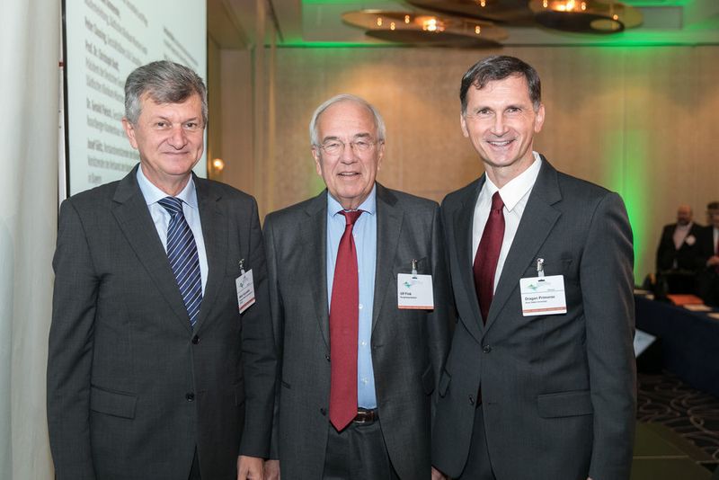 (v. l.) Prof. Dr. Milan Kujundžic (kroatischer Gesundheitsminister), Uwe Fink (Kongresspräsident) und Dragan Primorac (Penn State University) (Klaus D. Wolf)