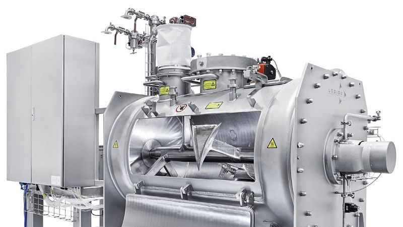 Unterschiedliche Komponenten von Fleischalternativenformulierungen lassen sich mit einem „Pflugschar“-Mischer „FKM“ von Lödige sicher mischen.(Bild:  Gebrüder Lödige Maschinenbau)