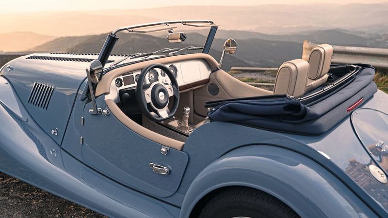 Darüber hinaus hat Morgan für die Rückspiegel außen und innen neue Alugehäuse entworfen. (Bild: Morgan)