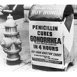  Penicillin (1928)    Penicillin ist eines der ältesten verwendeten  Antibiotika , dem neben seinem großen medizinischen Nutzen auch die Vorreiter-Rolle für die wissenschaftliche Verwendung dieser Wirkstoffgruppe zugeschrieben wird. Nach seiner Entdeckung wurde die enorme Bedeutung der Antibiotika für die Medizin erkannt, was das moderne Verständnis der Bedeutung bakterieller Krankheitserreger maßgeblich beeinflusst und revolutioniert hat.   (Archiv: Vogel Business Media)