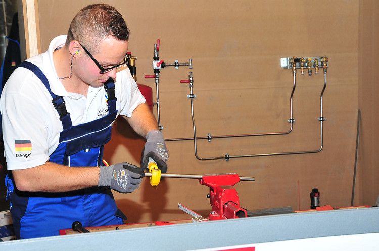 ... sowie der Heizungsinstallateur Dominik Engel. Als Installateurteam holte er mit Kältetechniker Julian Walz sogar noch eine weitere Silbermedaille. (Foto: Schmidt)