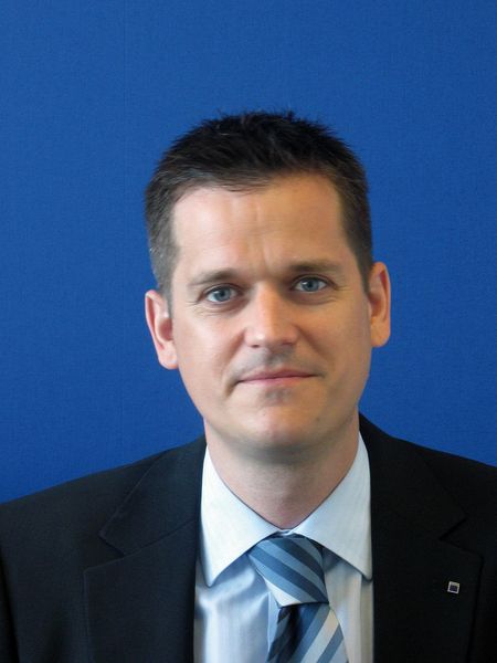 „Der Laser ist ein Wegbereiter der Miniaturisierung und ermöglicht mit minimalen Fokusdurchmessern ganz neue Produktgestaltungen“, sagt Dr. Alexander Knitsch, Vertriebsbereichsleiter bei der Trumpf Laser- und Systemtechnik GmbH.  Bild: Trumpf (Archiv: Vogel Business Media)