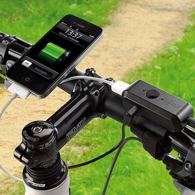 Immer am Strom mit dem Fahrrad-Dynamo-Ladegerät. Bei www.monsterzeug.de kostet das Ladegerät inklusive Lade-Kabel mit Adaptern, Kabel für Fahrradbeleuchtung, Kabel zum Dynamo, 10x Kabelbinder, 2x Halteband für Laderegler 39,95 Euro. (www.monsterzeug.de)