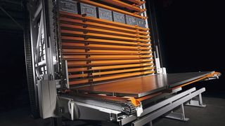 KASTO bringt auf die Blechexpo 2019 unter anderem das als kompakt und standardisiert beschriebene Turmlagersystem Kastoecostore für Bleche, Paletten und andere flächige Lagergüter mit. Halle 1 am Stand 1206. (Kasto)