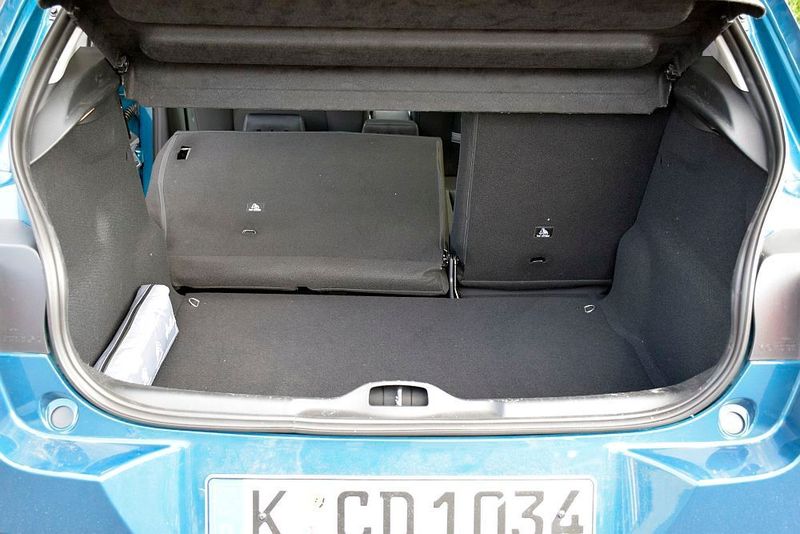 ... Machart der Kofferraumauskleidung. Das sieht nicht nach einem Kompaktwagen für 17.500 Euro aus. (Jan Rosenow)