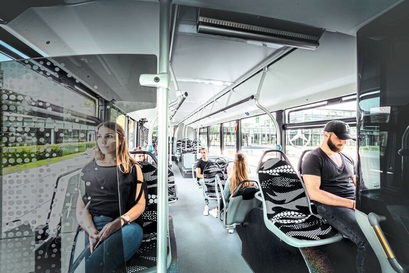 Um Energie bei der Klimatisierung zu sparen, wird der Frischluftanteil im Bus anhand der aktuellen Fahrgastzahl ermittelt. Maximal können 88 Personen mitfahren. (Daimler)