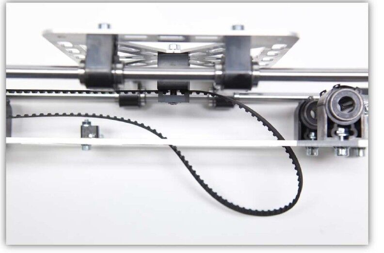 Der 3D-Drucker Velleman K8200 im Aufbau: Der Zahnriemen für den Antrieb (Bild: Velleman nv)