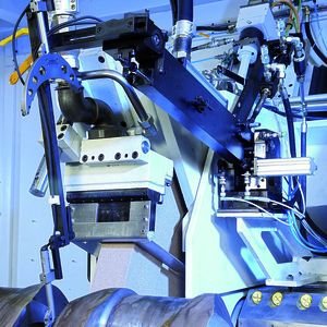 Bild 2: Linearmotoren des Spindelstocks bringen die Schleifscheibe in den Eingriff.