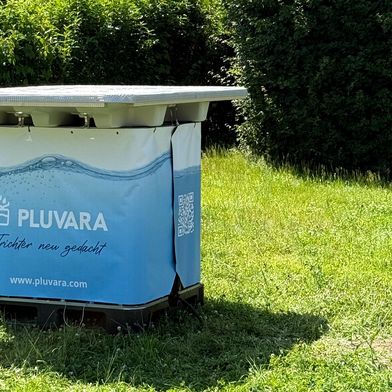 Der Regensammler ist eine Kombination aus autarker Regenwassernutzung und intelligenter Unterflurbewässerung.  (Bild: Pluvara )