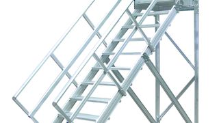 2231_Podesttreppe_fahrbar_45_Grad ()