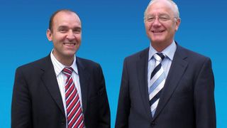 Steffen Dieterich (links) und Lothar Krech verstärken seit 1. Juli 2008 die Geschäftsführung der Hörmann Logistik GmbH und treten am Jahresende die Nachfolge des Unternehmensgründers Reinulf Decker an, der in den Ruhestand geht.Bild: Hörmann Logistik (Archiv: Vogel Business Media)