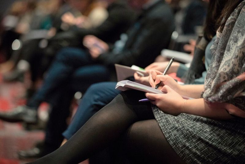 SMX München 
SMX ist die Konferenz für Suchmaschinenmarketing (SEO und SEA) im DACH Bereich. Hinter der SMX steht kein Anbieter und keine Agentur, sondern ein neutrales redaktionelles Team. Hier gibt es kein generisches Marketing Bla Bla, sondern Cutting Edge Taktiken und Strategien von den Top Experten aus aller Welt.
Wann: 17.-18.03.2021, digital
Mehr unter: https://smxmuenchen.de/ (gemeinfrei)
