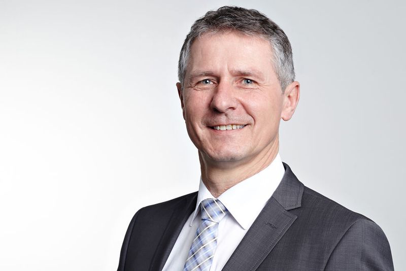 „Mit der additiven Fertigung sparen wir nicht nur enorm an Zeit, sondern können bauen, was mit konventionellen Verfahren kaum möglich wäre“, so Uwe Wolfarth, Senior Director Research & Development / IP bei Arnold Umformtechnik, zu den Vorteilen des 3D-Drucks im Hause Arnold. (Bild: Arnold Umformtechnik)