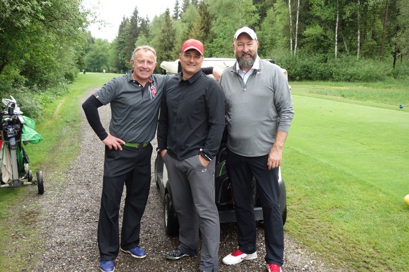 Wer braucht denn da ein Auto? (v. l.) Hans-Peter Schmid, Golfsyndikat, Martin Braun, e-ito Technology, und Achim Enders, EW Services. (Bild: IT-BUSINESS)