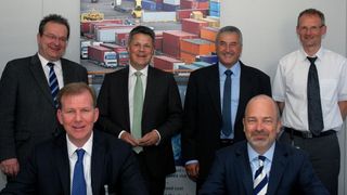 Vertragsunterzeichnung: Axit ermöglicht es dem Kooperationspartner Siemens, die Logistikplattform AX4 in China zu vertreiben. (Bild: Axit)