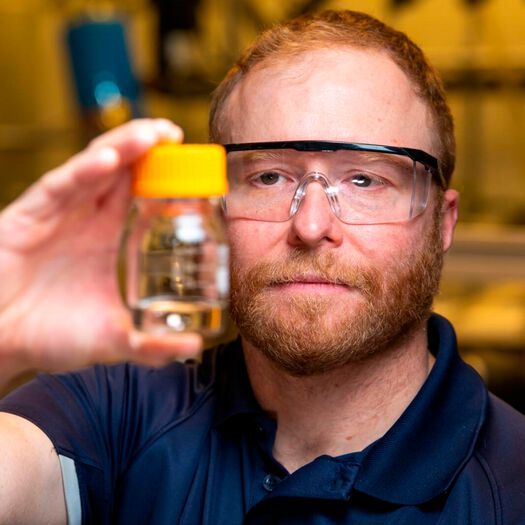 Chemist Dave Heldebrant, a recently selected fellow of the American Chemical Society who holds a joint appointment with Washington State University, has helped design several solvents that can deftly capture carbon dioxide molecules before they reach Earth’s atmosphere. Chemist Dave Heldebrant, a recently selected fellow of the American Chemical Society who holds a joint appointment with Washington State University, has helped design several solvents that can deftly capture carbon dioxide molecules before they reach Earth’s atmosphere.