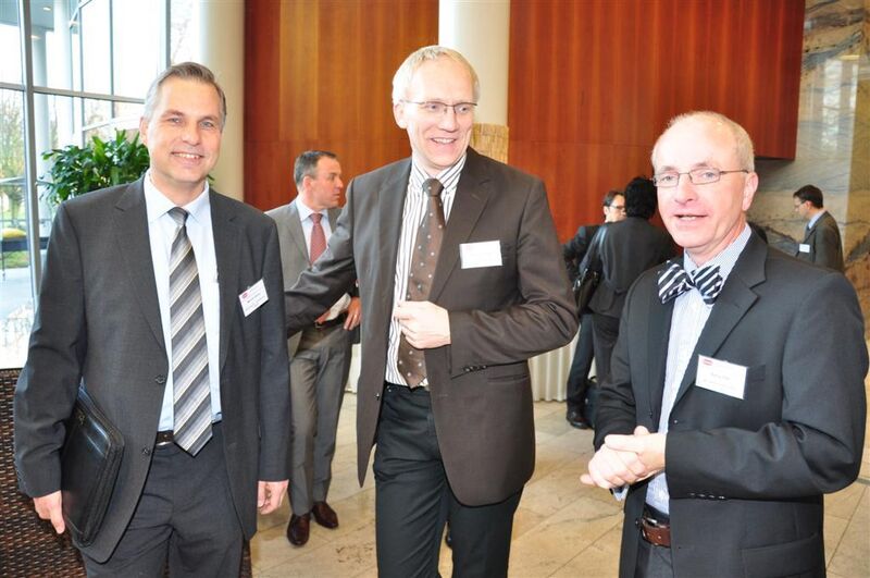 von links: Werner Slump, Technischer Service, Paul Thiering, Abteilungsleiter Maintenance, und Björg Otte, EMR-Leiter bei BP Europa (Bilder: M.Henig/PROCESS) (Archiv: Vogel Business Media)