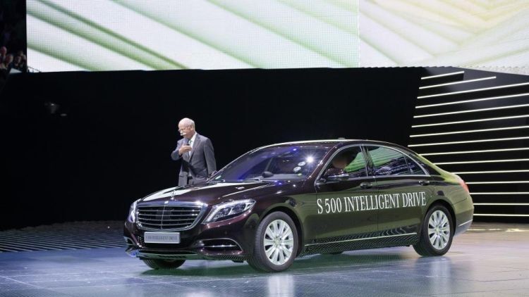 Die neue S-Klasse kommt gut bei den Kunden an und ist für 2013 praktisch ausverkauft. (Foto: Daimler AG)